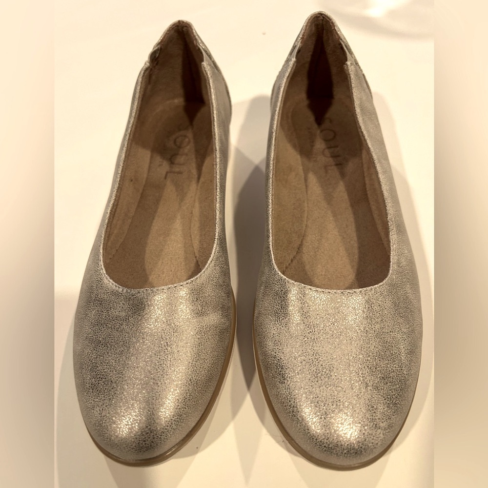 Naturalizer Soul Women's Flats, size 6, Gold metallic colour